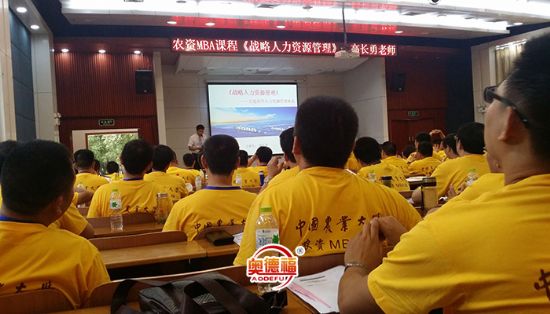 點擊查看詳細信息<br>標題：總經(jīng)理在農(nóng)大學習 閱讀次數(shù)：6131